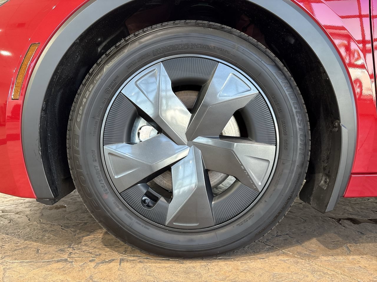 2026 Toyota Prius Plug-in Hybrid SE - Photo 10
