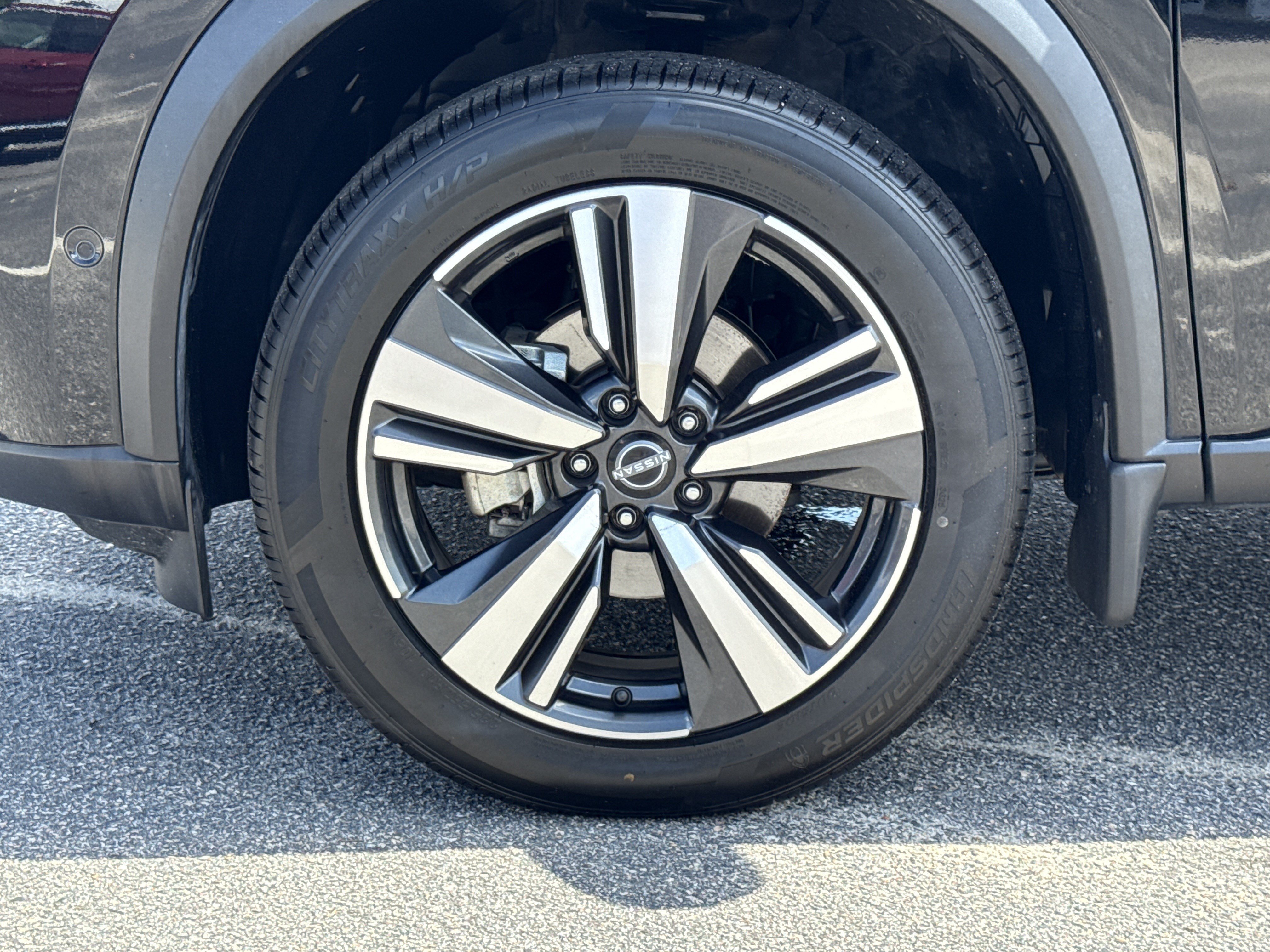 Used 2023 Super Black Nissan Platinum image 37