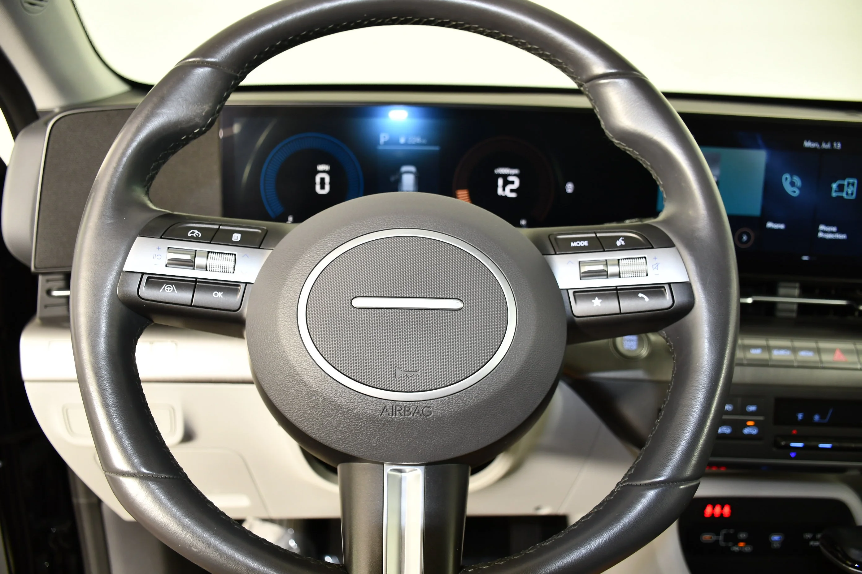 Used 2025 Abyss Black Pearl Hyundai SEL image 20