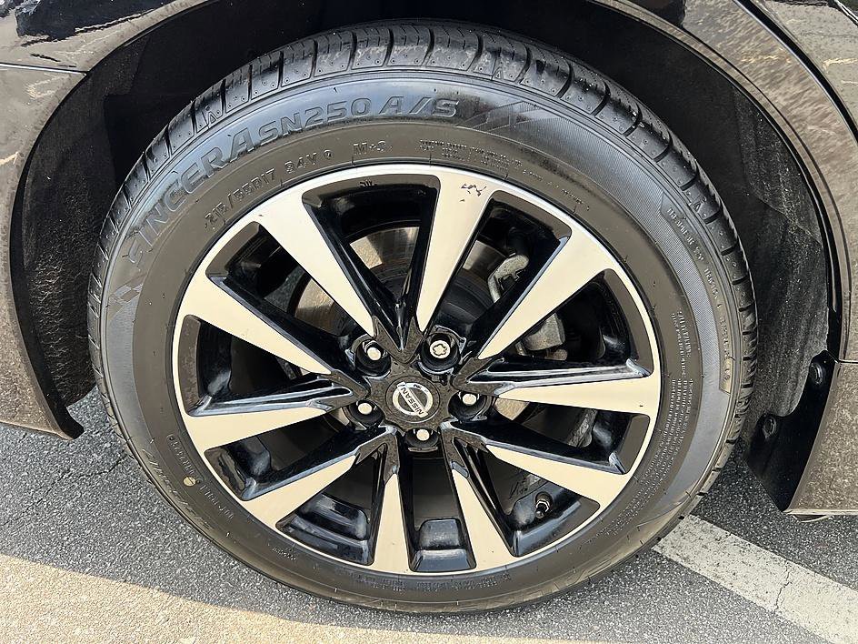 Used 2018 Super Black Nissan 2.5 SL image 11