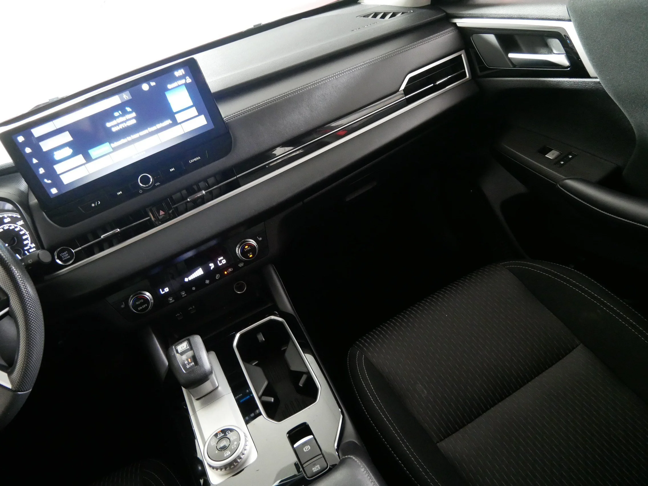 Used 2025 Red Diamond Mitsubishi ES image 11