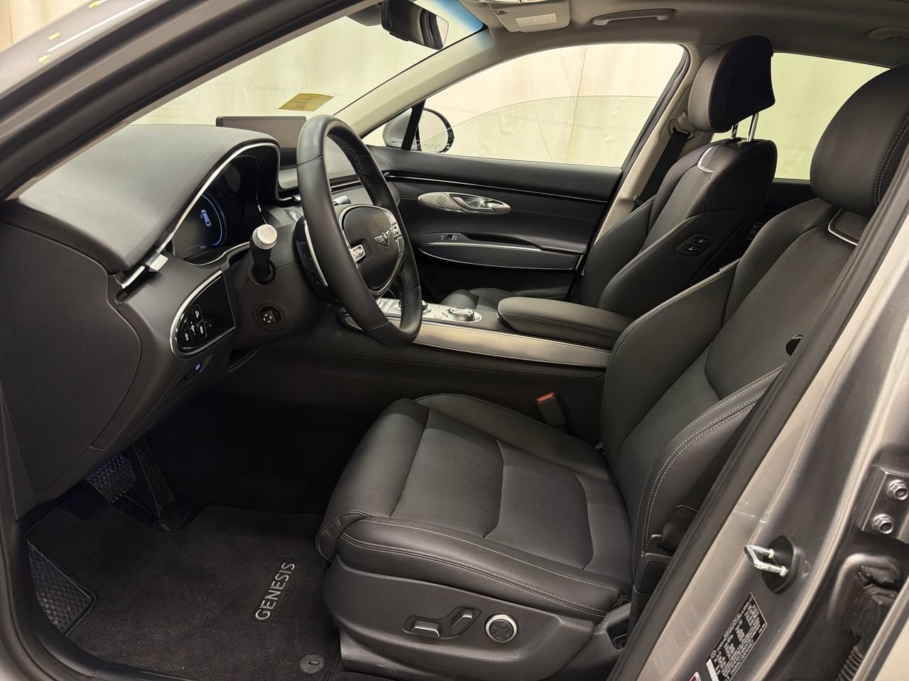 2024 GENESIS GV70 Standard - Photo 14