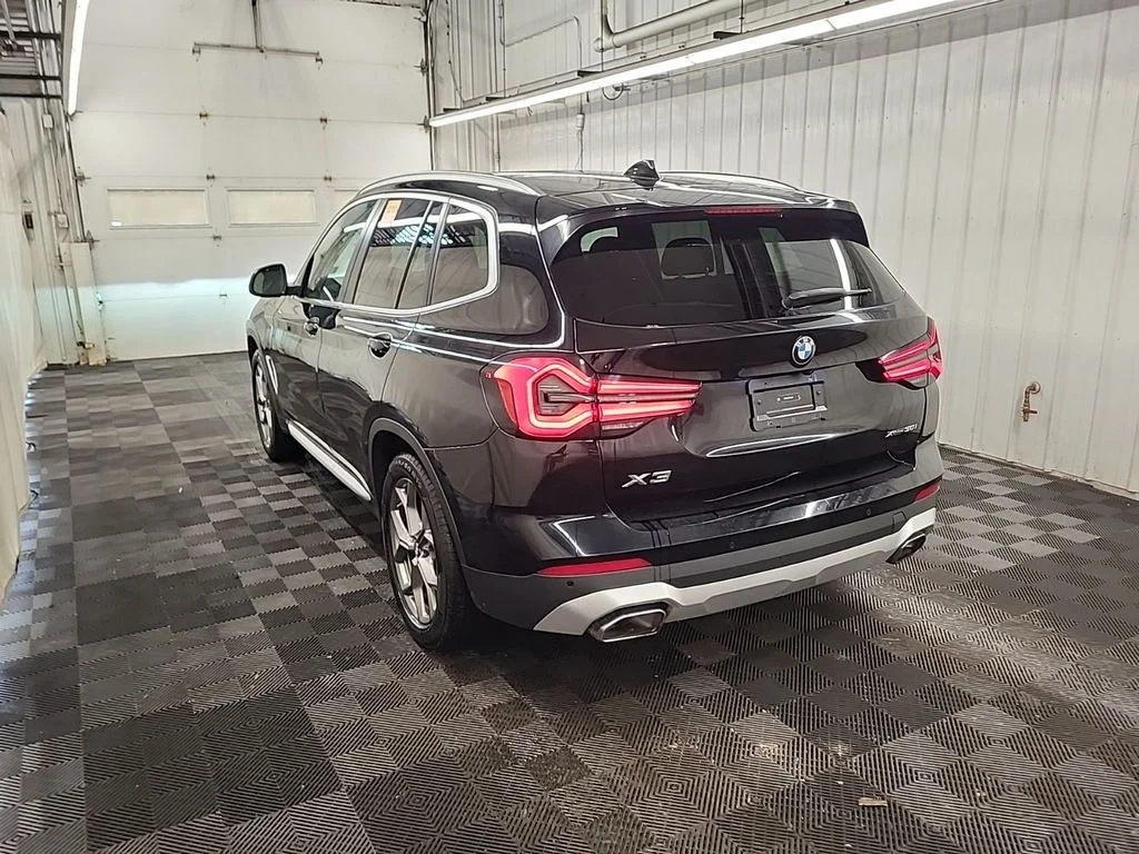 Used 2024 Black BMW xDrive30i image 4