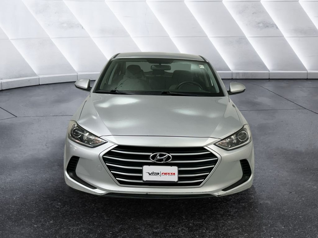 Used 2017 Silver Hyundai SE image 2
