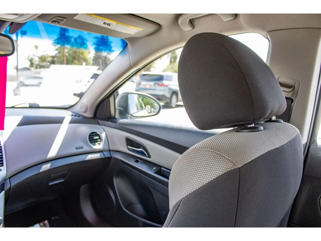 Used 2015 Summit White Chevrolet LS image 19