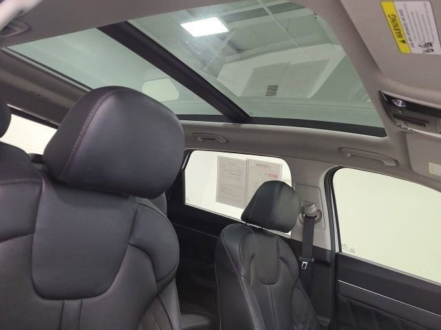 Used 2021 Glacial White Pearl Kia SX Prestige image 6