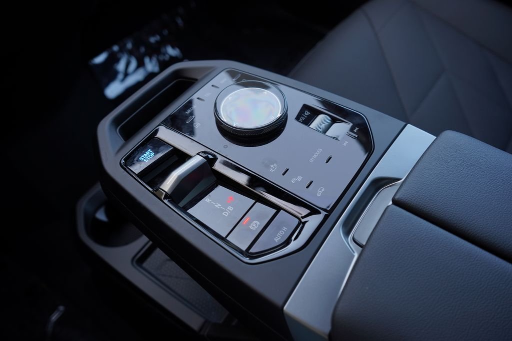 Used 2025 Dark Graphite BMW M60 image 18