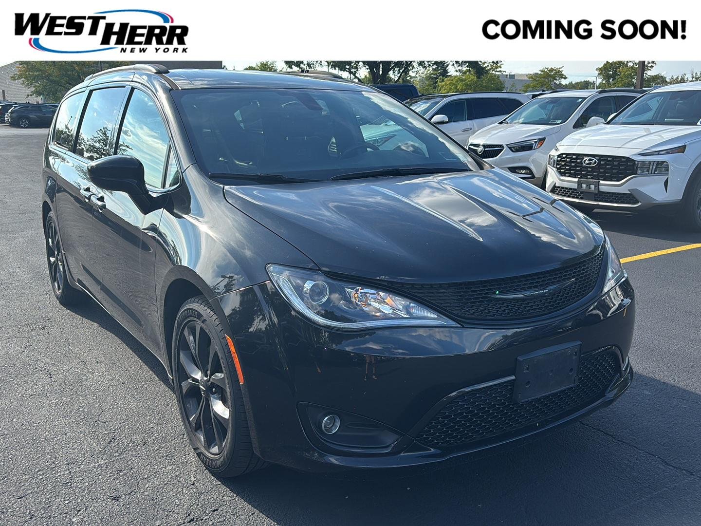 Used 2020 Brilliant Black Crystal Pearlcoat Chrysler Touring L image 1