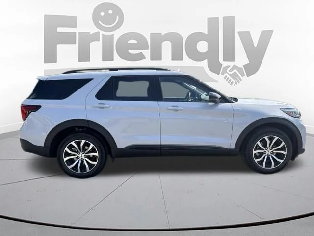 New 2026 Space White Metallic Ford ST-Line image 9