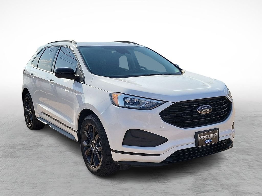 Used 2022 Oxford White Ford SE image 1