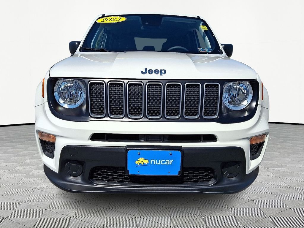 Used 2023 White Jeep Latitude image 2