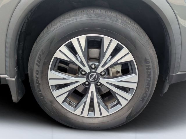 Used 2023 Gray Nissan SV image 11