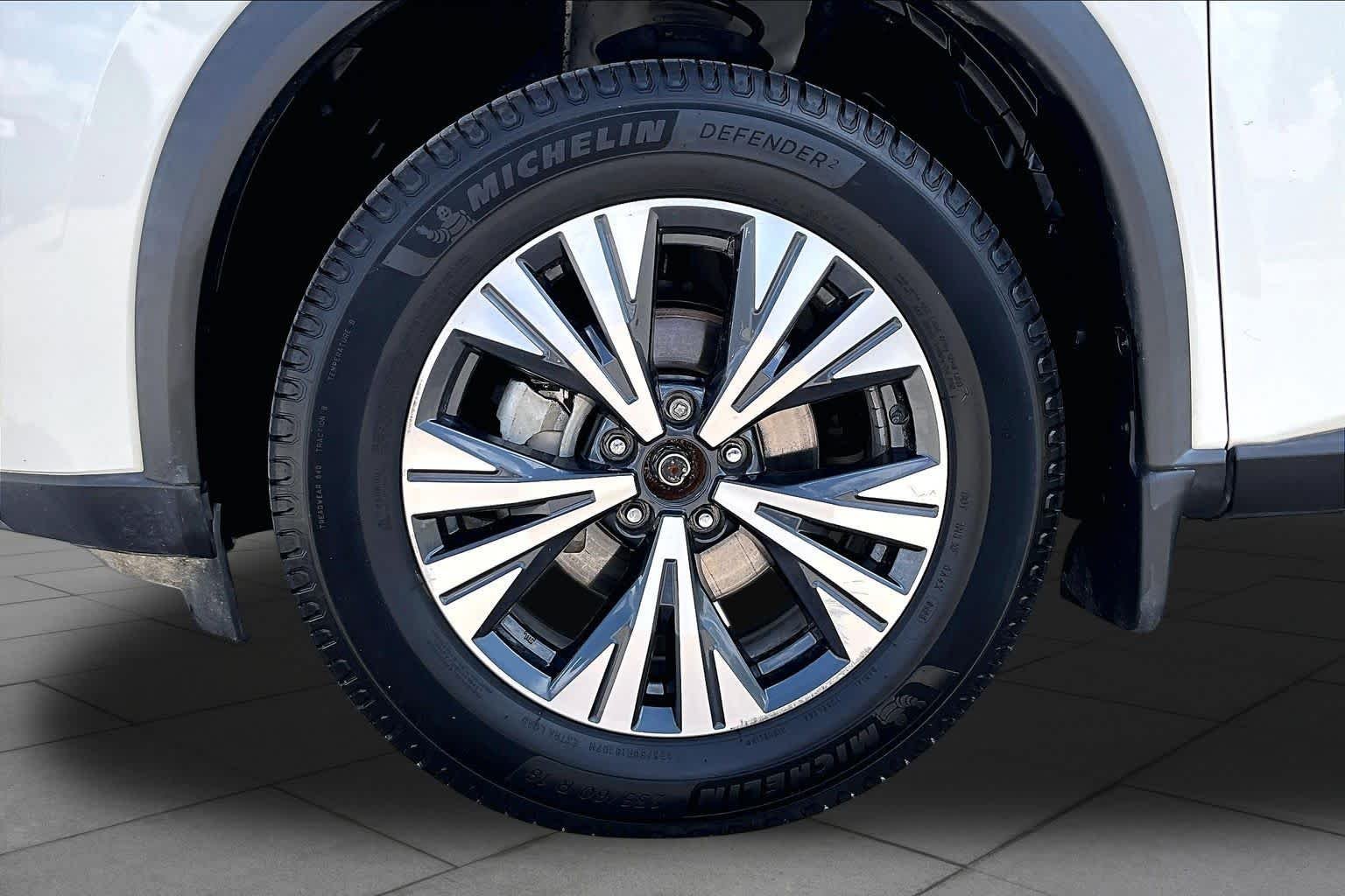Used 2022 Pearl White Tricoat Nissan SV image 11