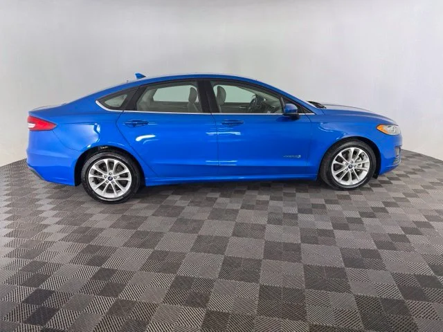 Used 2019 Blue Ford SE image 3