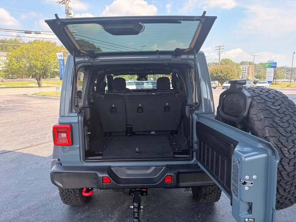 Used 2024  Jeep Rubicon image 7