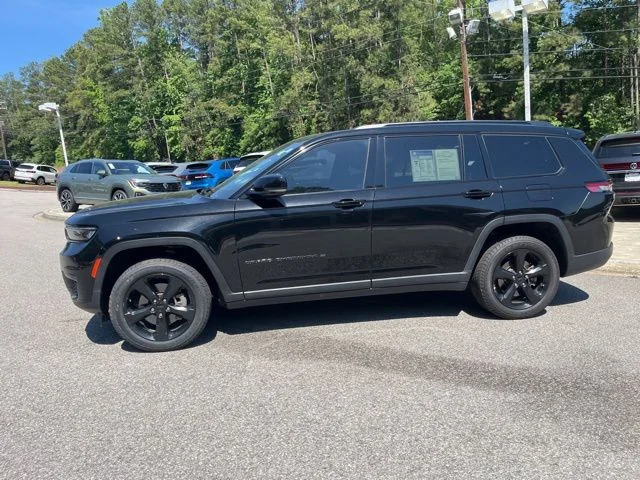 Used 2023 Black Jeep Altitude image 37