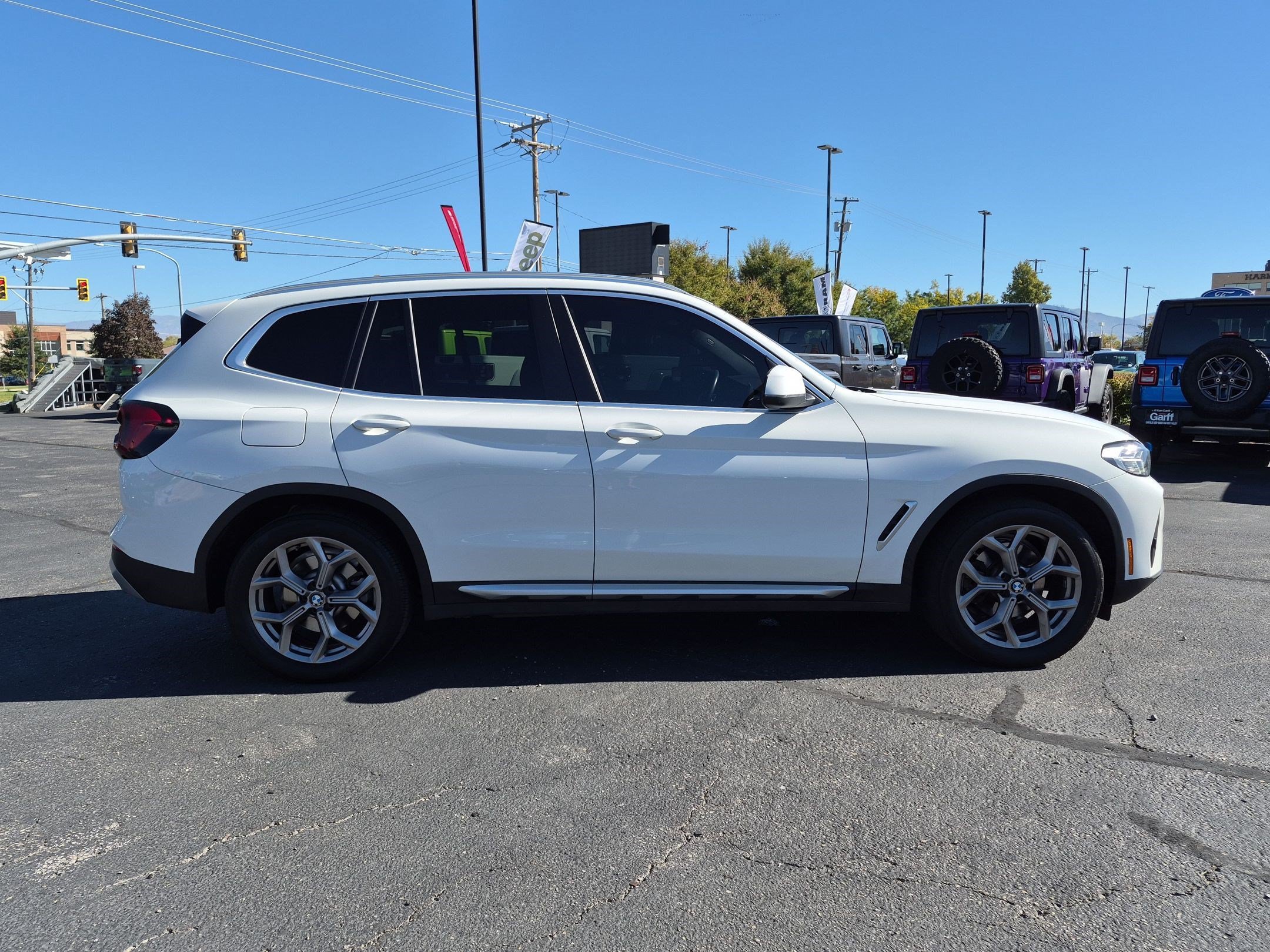 Used 2022 White BMW xDrive30i image 4