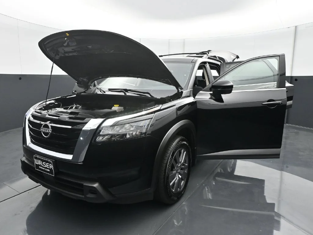 Used 2025 Super Black Nissan SV image 32