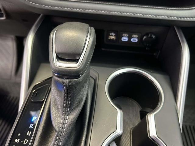 Certified Used 2025 WIND CHILL PEARL Toyota  image 22