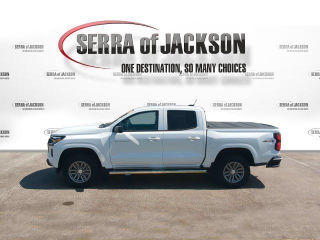 Used 2026 Summit White Chevrolet LT image 6