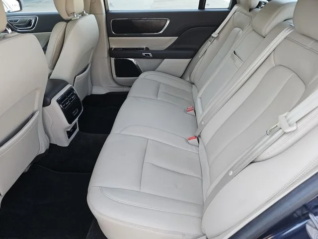 Used 2017 Sapphire Blue Metallic Lincoln Select image 26