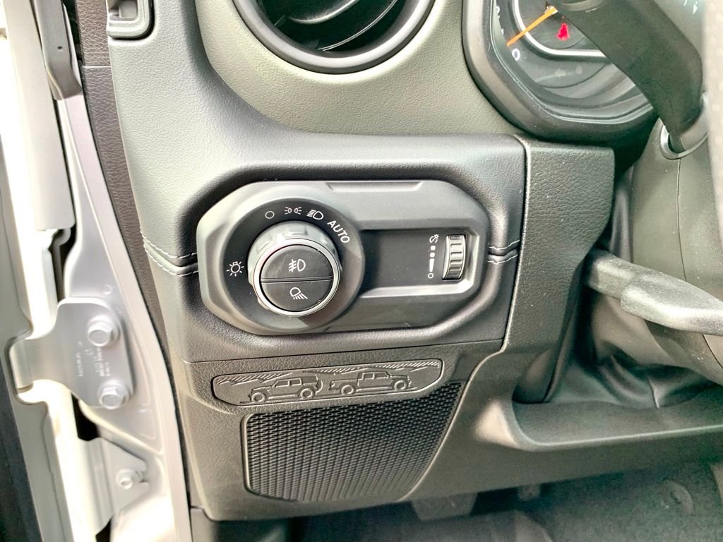 Used 2024 Silver Jeep Mojave image 29