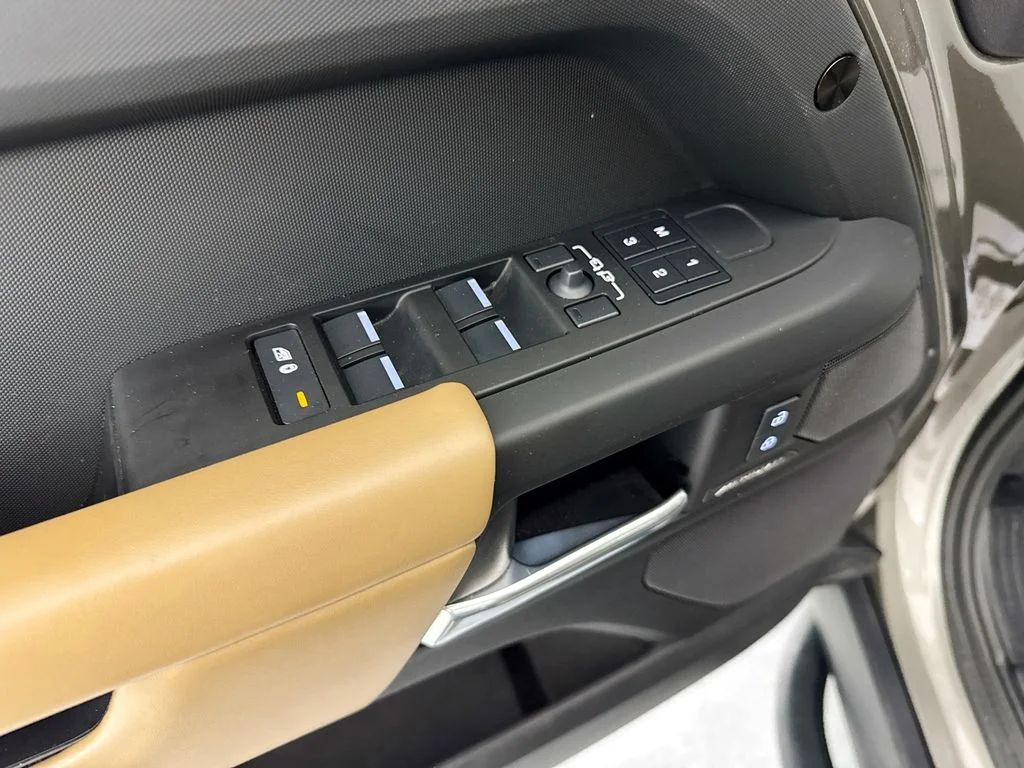 Used 2025 Gray Land Rover S image 18