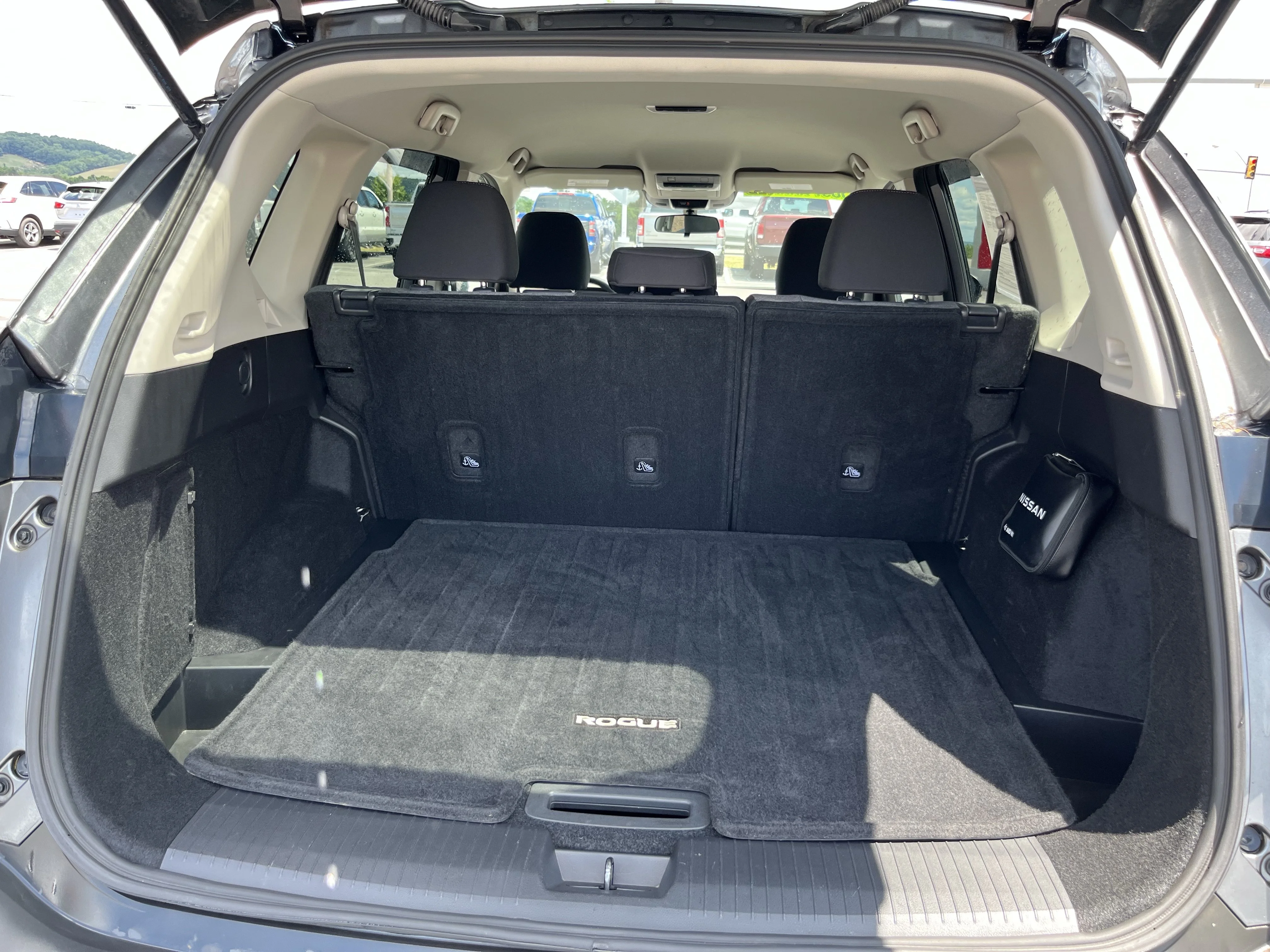 Used 2021 Gun Metallic Nissan SV image 7