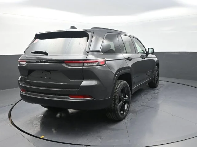 New 2026 Baltic Gray Metallic Clear-Coat Exterior Paint Jeep Limited image 8