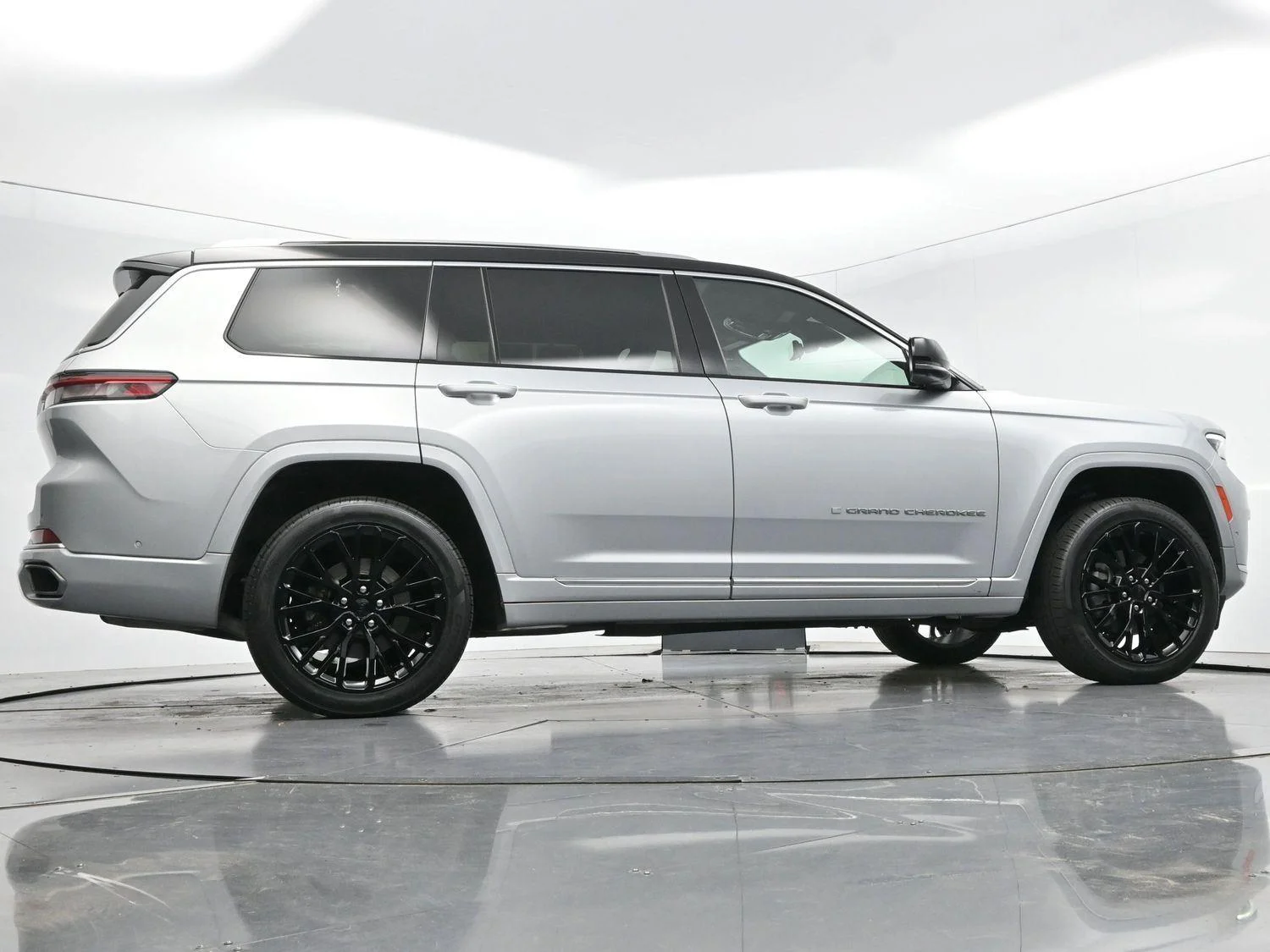 Used 2023 Silver Zynith Jeep Summit Reserve image 49