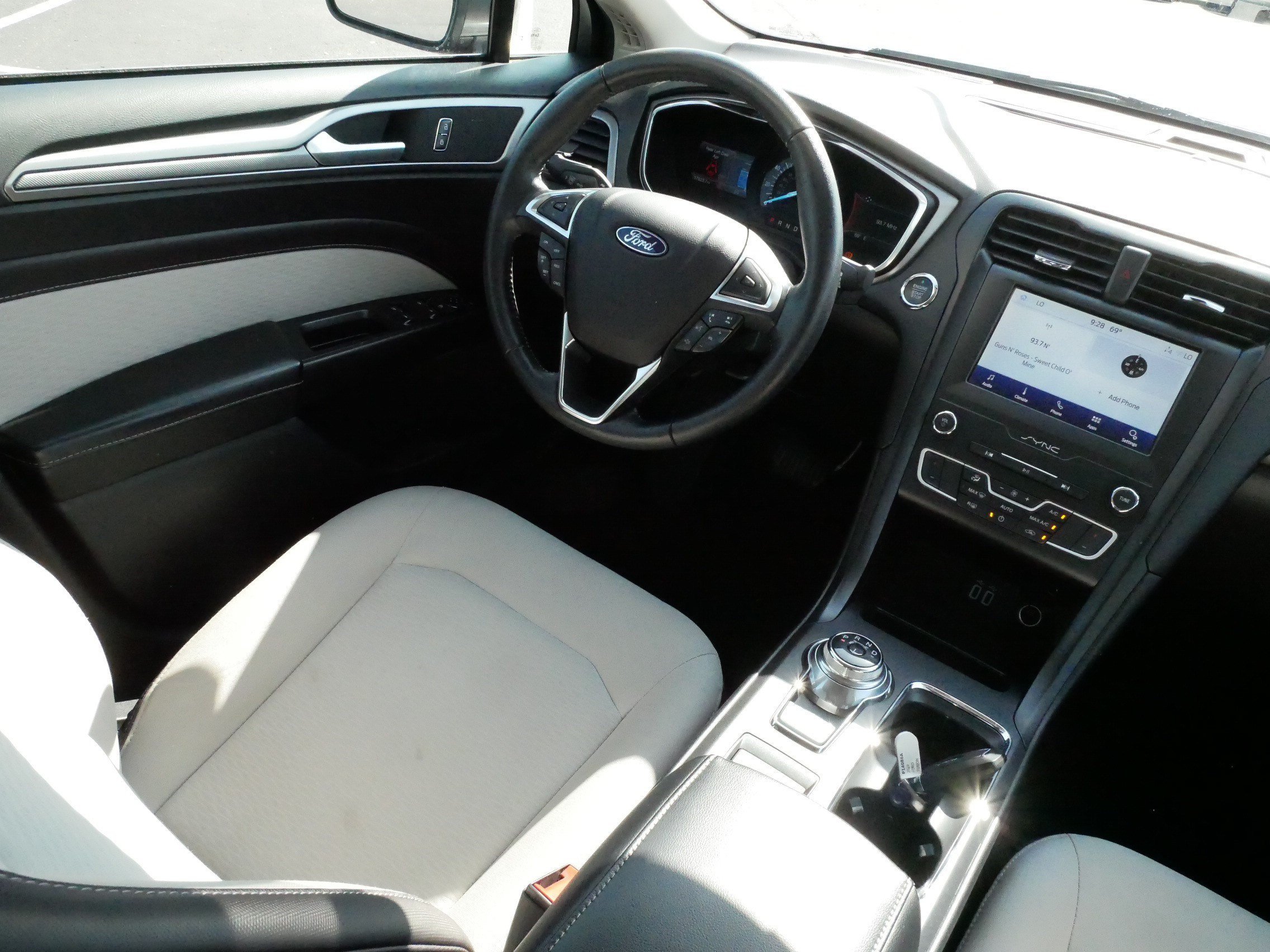 Used 2020 Magnetic Metallic Ford SE image 9
