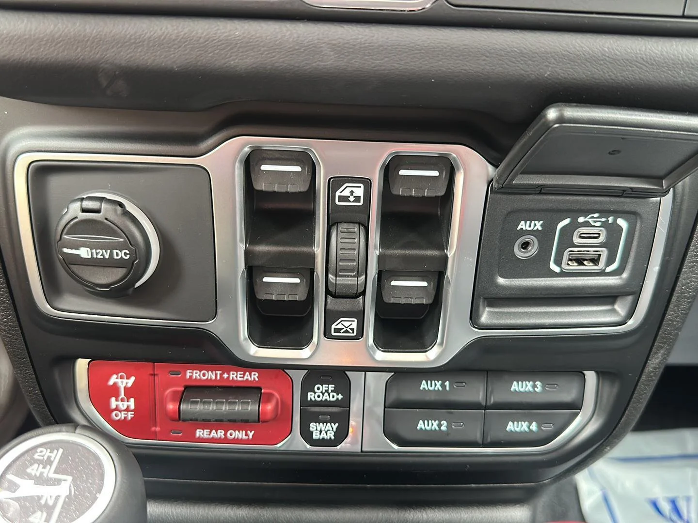 New 2026 Hydro Blue Pearlcoat Jeep Rubicon image 25