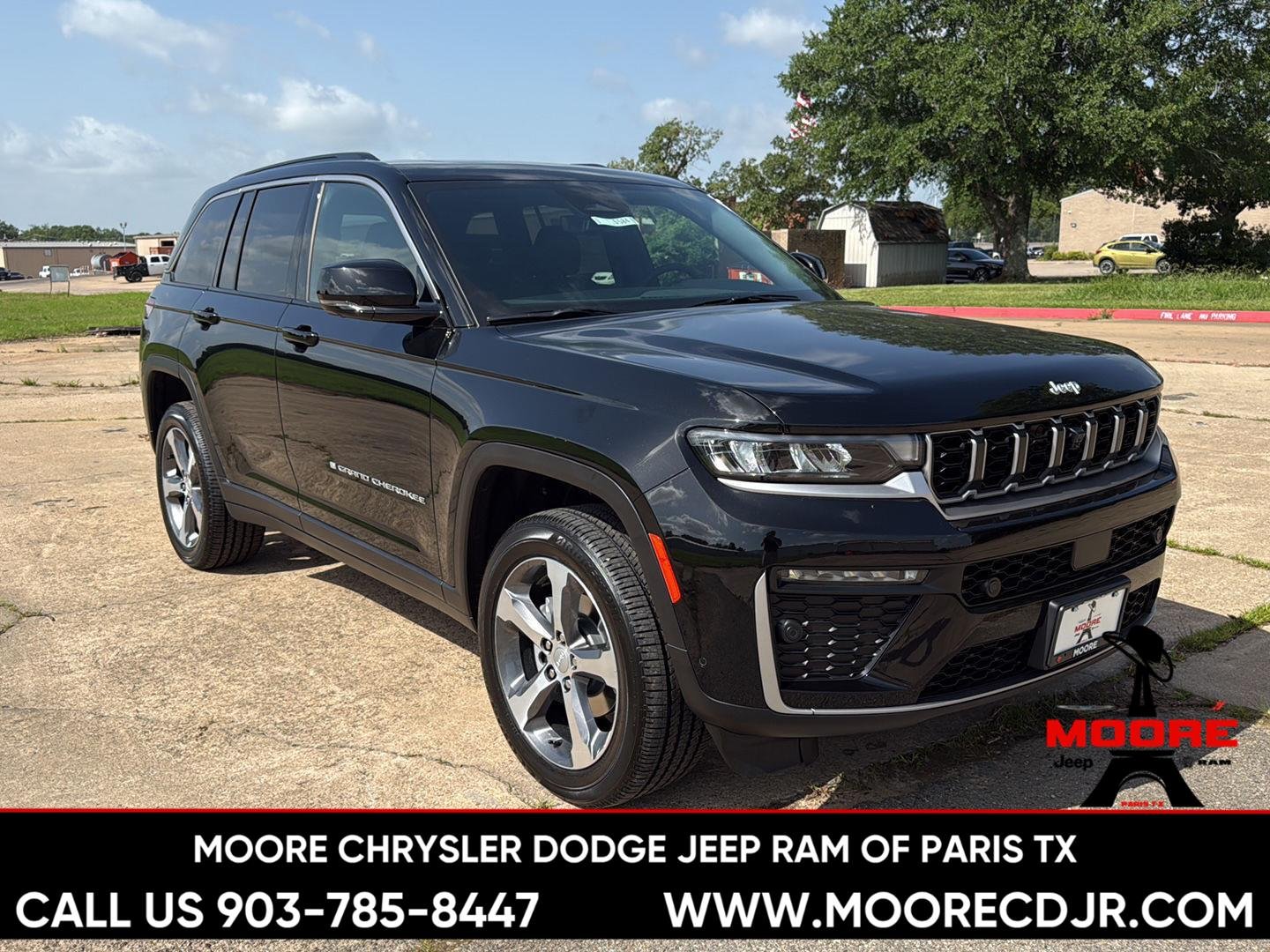 New 2026 Diamond Black Crystal Pearl-Coat Exterior Paint Jeep Limited image 1