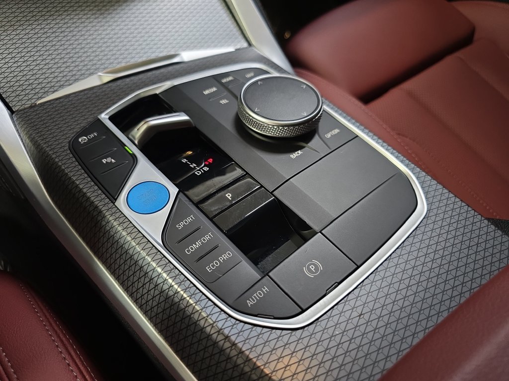 Used 2023 Tanzanite Blue II Metallic BMW eDrive40 image 26