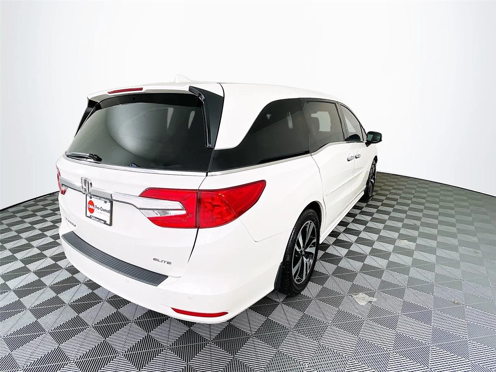 Used 2019 White Diamond Pearl Honda Elite image 9