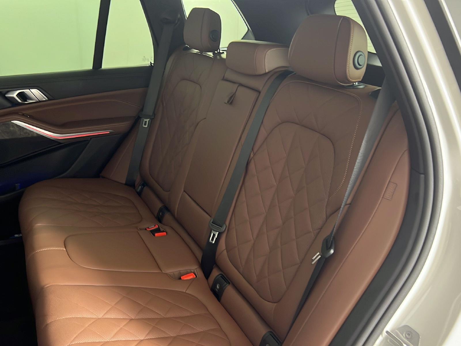 New 2026 Mineral White Metallic BMW xDrive50e image 19