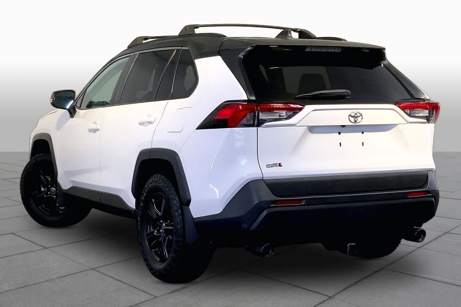 Used 2021 Super White Toyota XLE image 11