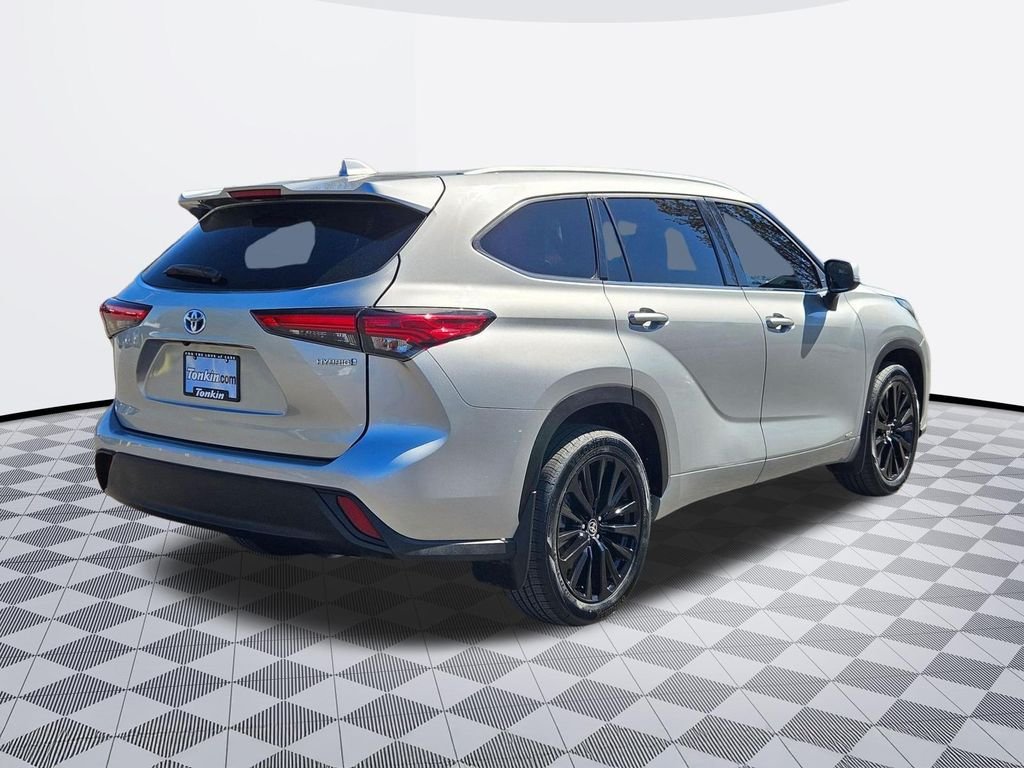 Used 2022 Celestial Silver Metallic Toyota XLE image 5