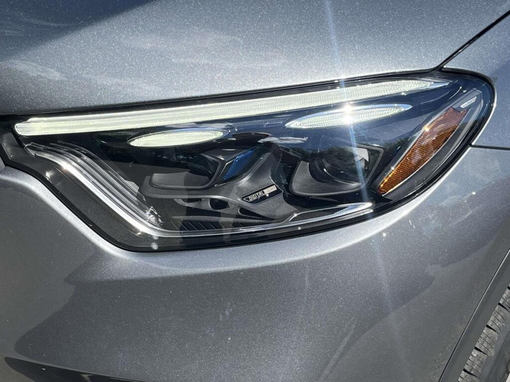 Used 2023 Selenite Grey Metallic Mercedes-Benz GLC 300 image 13