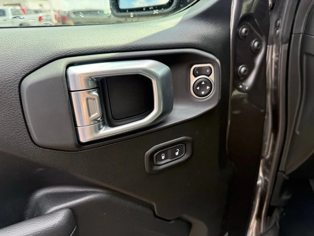 New 2026 Granite Crystal Metallic Clear-Coat Exterior Paint Jeep 85th Anniversary Edition image 13