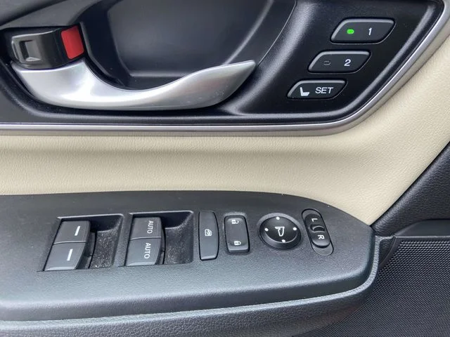 Certified Used 2018  Honda Touring image 18