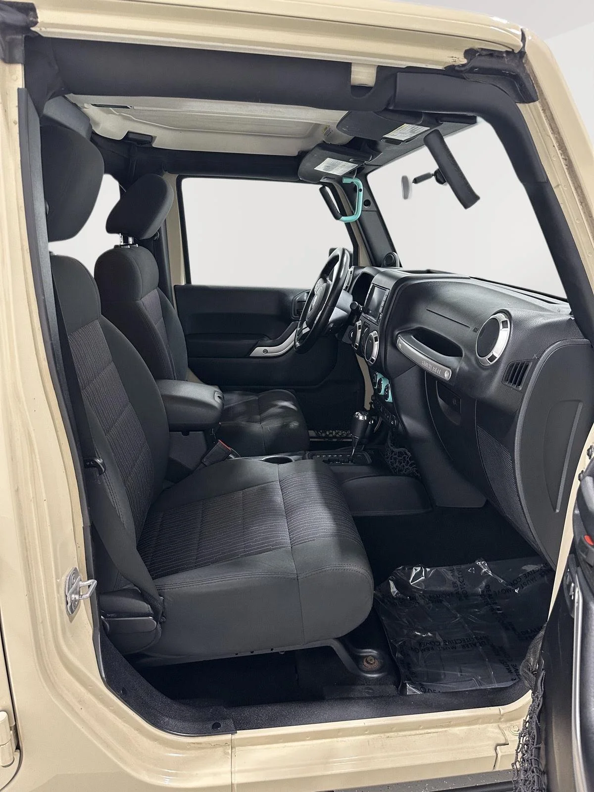 Used 2011 Tan Jeep Sahara image 19