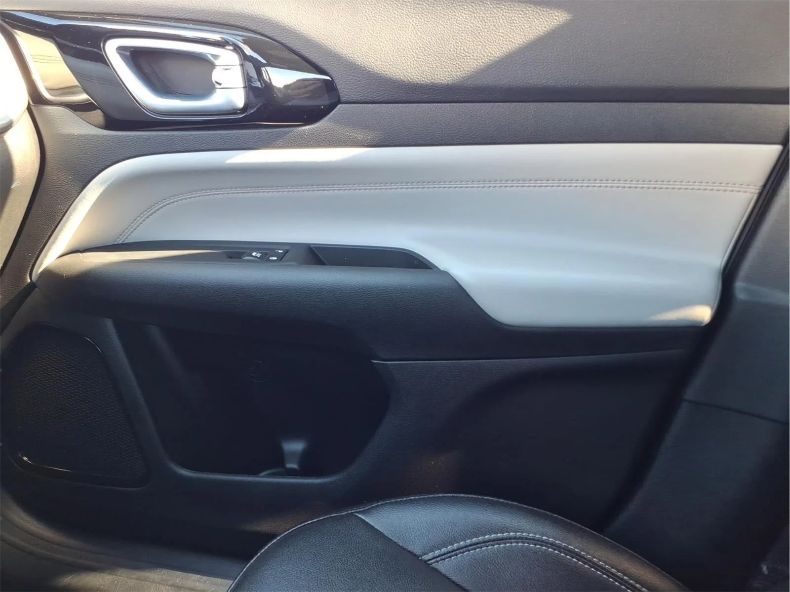 Used 2025 Bright White Clearcoat Jeep Limited image 26
