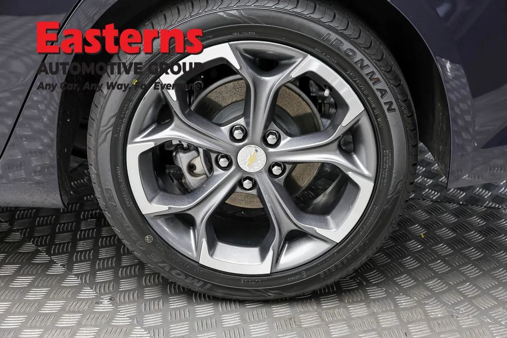 Used 2023 Gray Chevrolet LT image 8