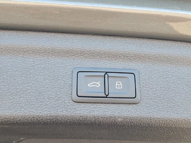 Used 2025  Audi Premium image 31