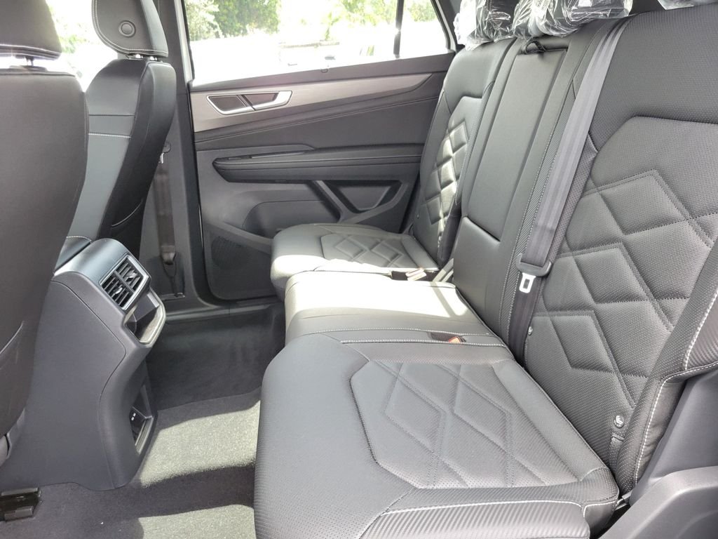 New 2026 White/off-white Volkswagen SE w/Technology image 7