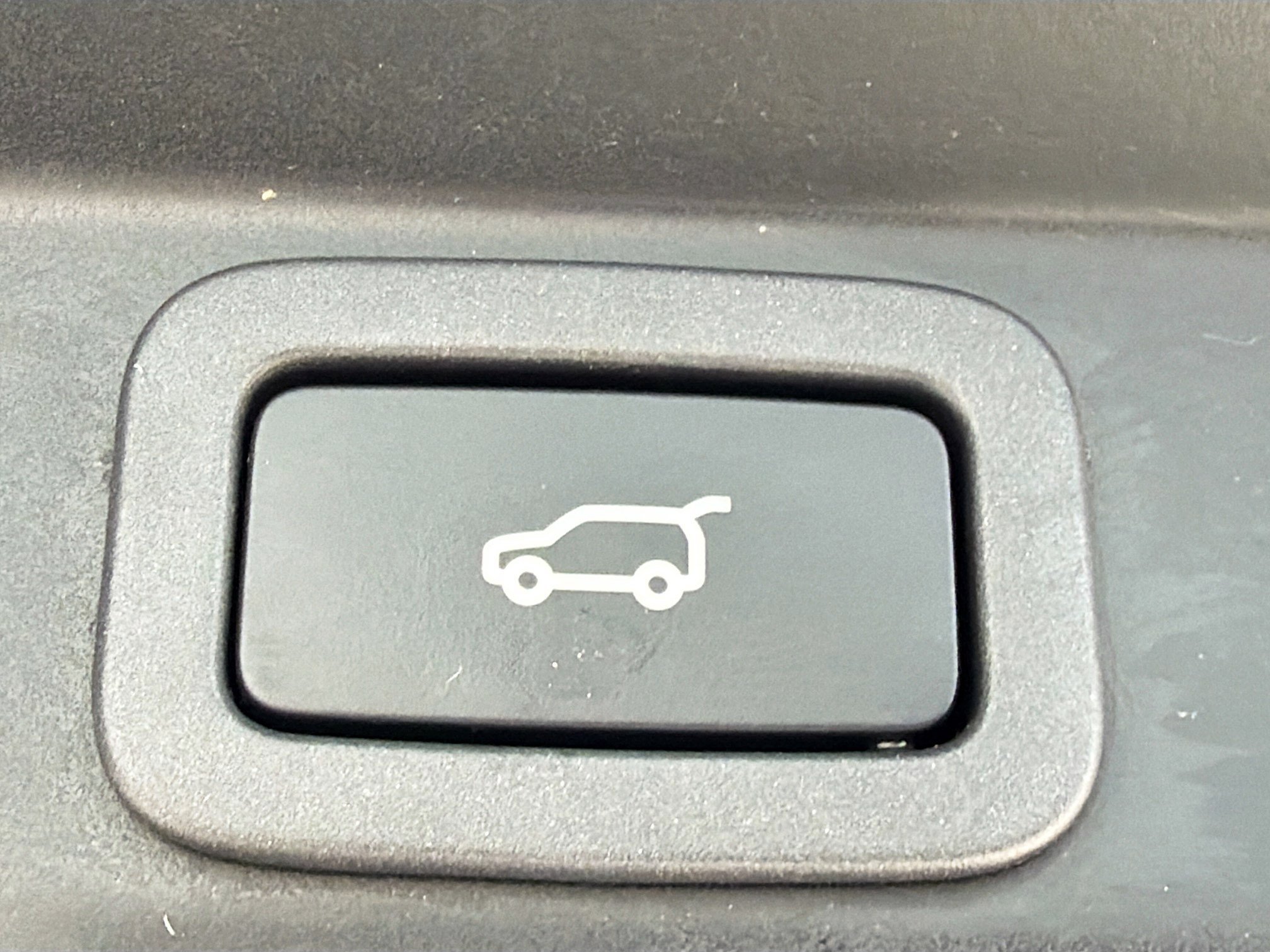 Used 2019 Fuji White Land Rover HSE image 12