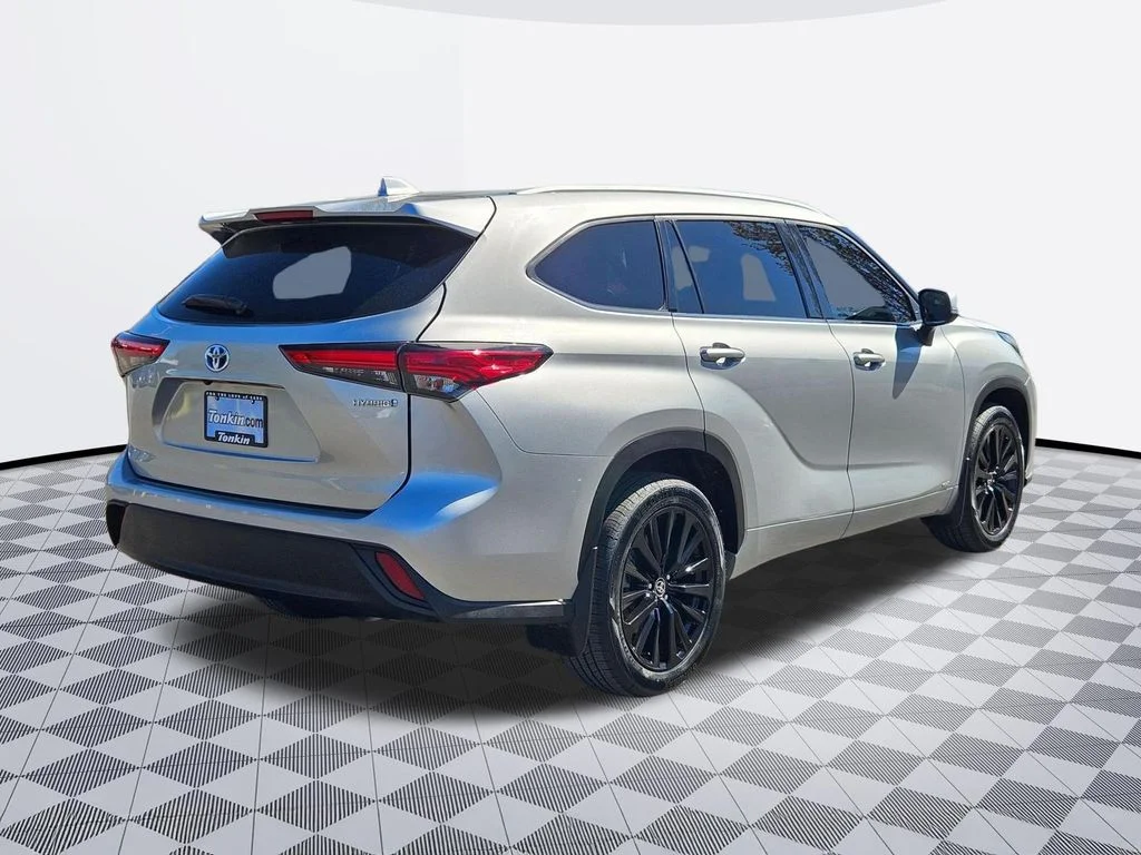 Used 2022 Celestial Silver Metallic Toyota XLE image 6