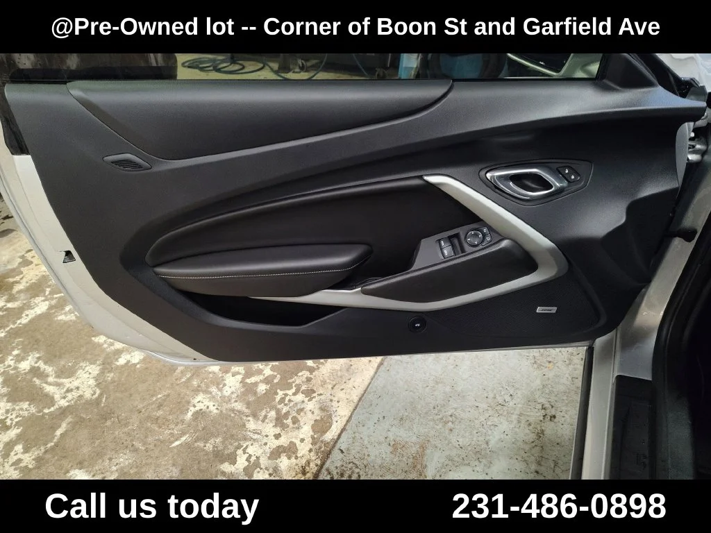 Used 2016  Chevrolet 2LT image 15