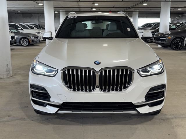 Used 2023 White Metallic BMW sDrive40i image 3